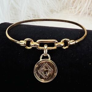 Pretty goldtone, bangle charm bracelet